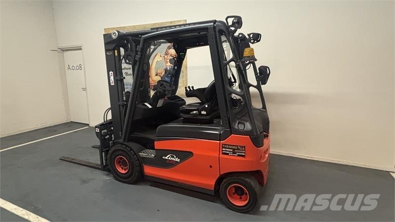 Linde N.V.T. Electric forklift trucks