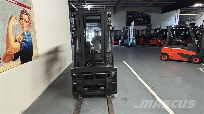Linde N.V.T. Electric forklift trucks