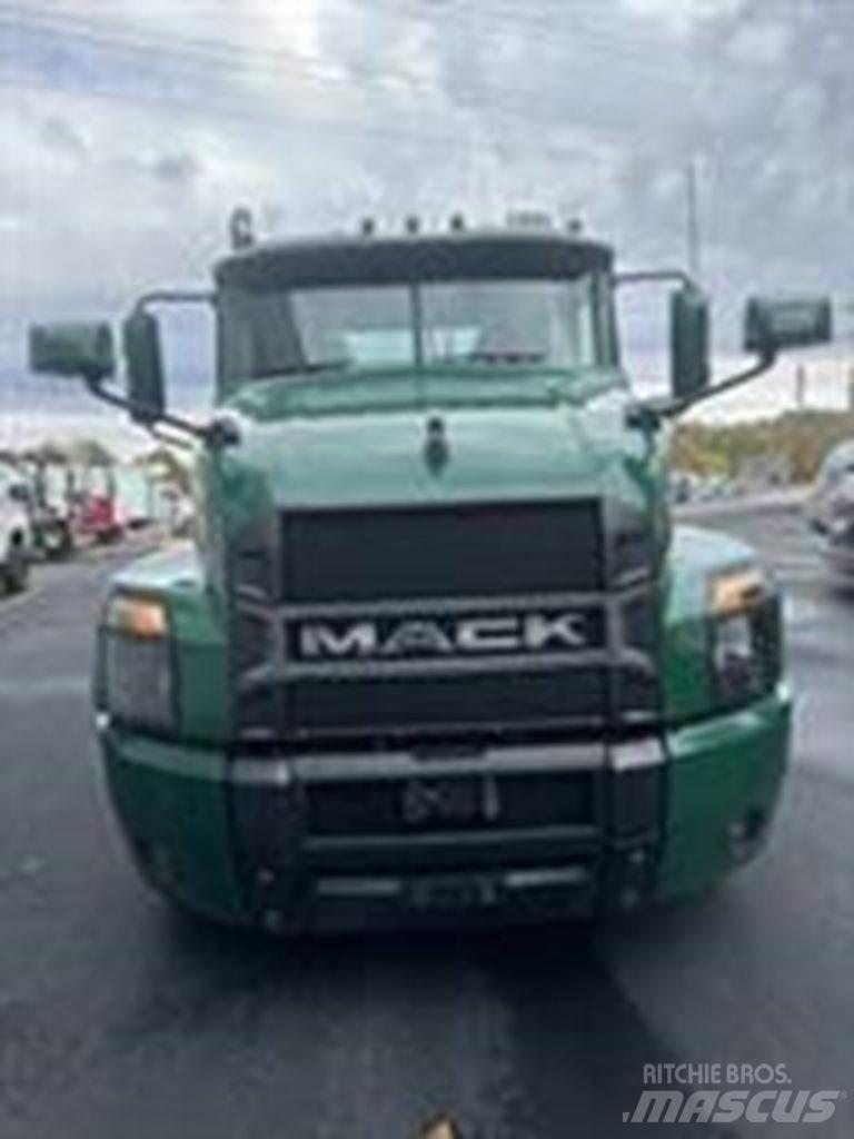 Mack AN64T Truck Tractor Units