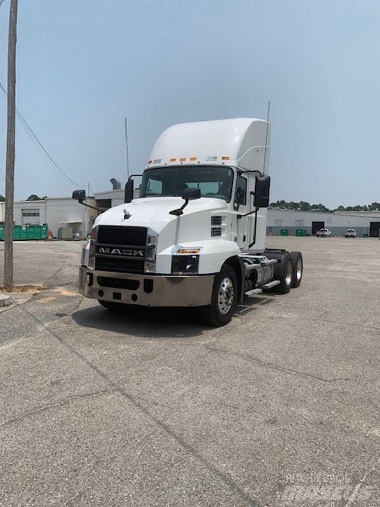 Mack CXU613 Truck Tractor Units