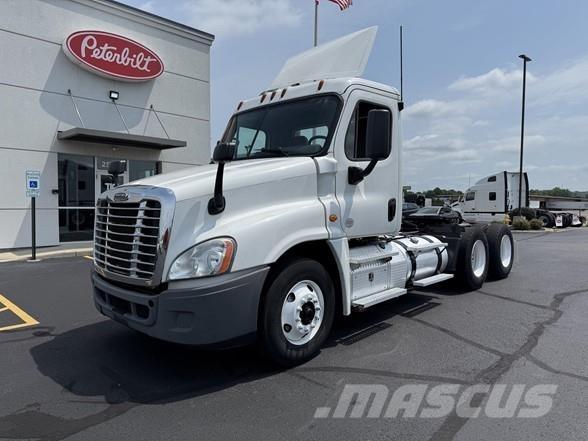 Freightliner CASCADIA 113 Truck Tractor Units