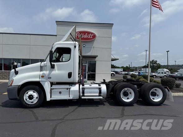 Freightliner CASCADIA 113 Truck Tractor Units