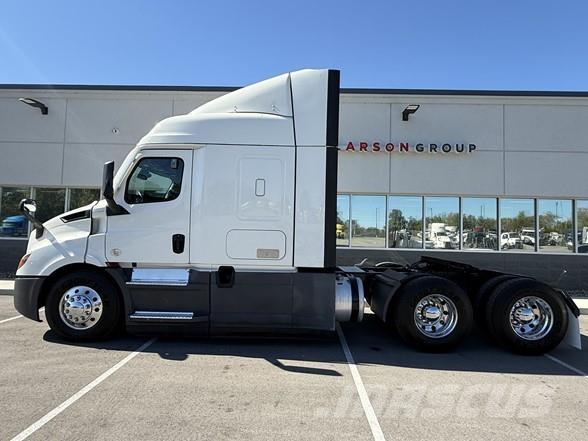 Freightliner CASCADIA 116 Truck Tractor Units