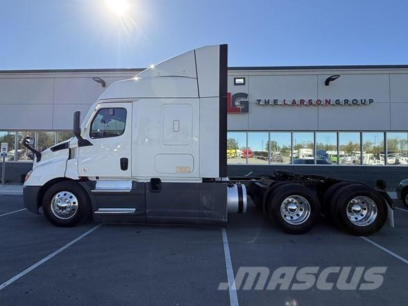 Freightliner CASCADIA 116 Truck Tractor Units