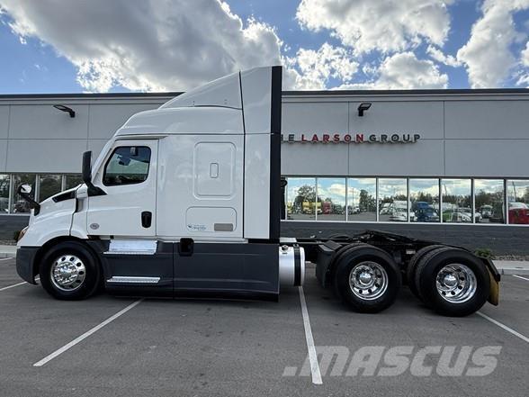 Freightliner CASCADIA 116 Truck Tractor Units