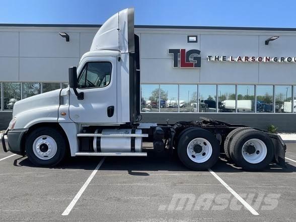Freightliner CASCADIA 126 Truck Tractor Units