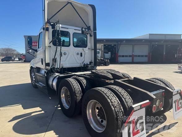 Freightliner CASCADIA 126 Truck Tractor Units