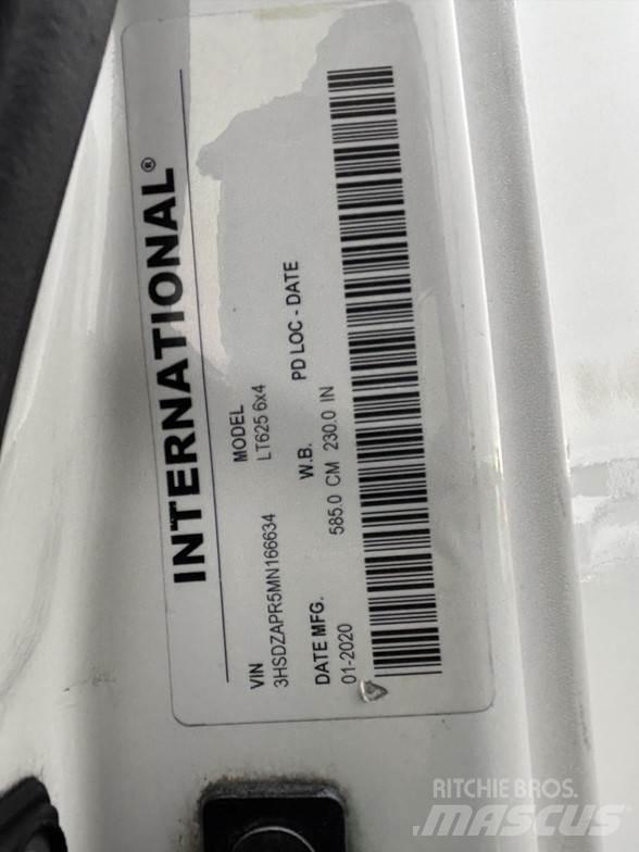 International LT Truck Tractor Units