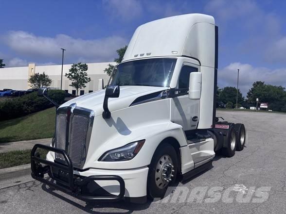 Kenworth T680 Truck Tractor Units
