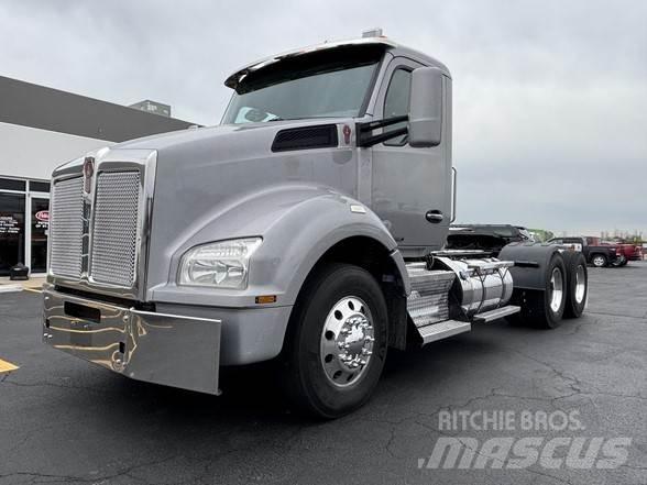 Kenworth T880 Truck Tractor Units