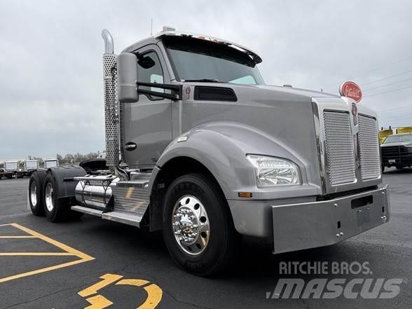 Kenworth T880 Truck Tractor Units