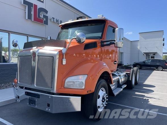 Kenworth T880 Truck Tractor Units