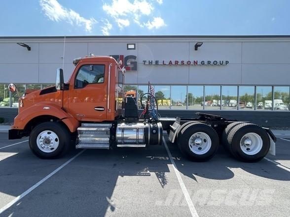 Kenworth T880 Truck Tractor Units