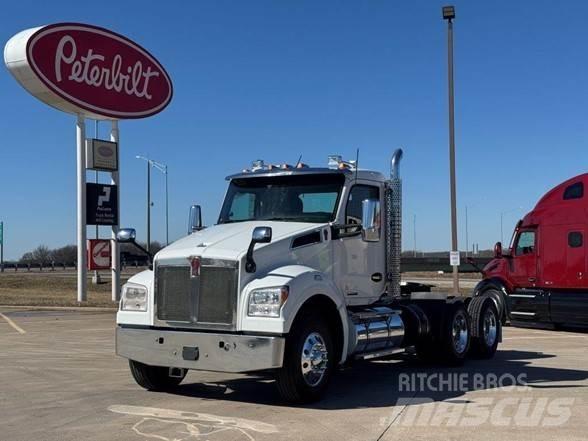 Kenworth T880 Truck Tractor Units
