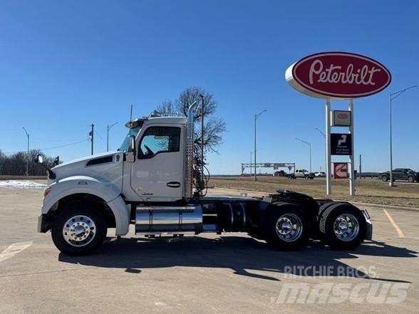 Kenworth T880 Truck Tractor Units