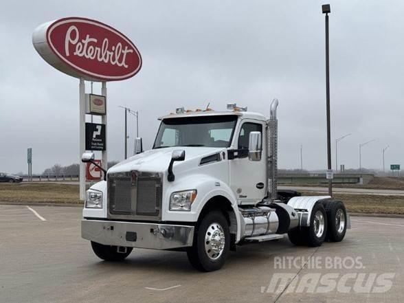 Kenworth T880 Truck Tractor Units