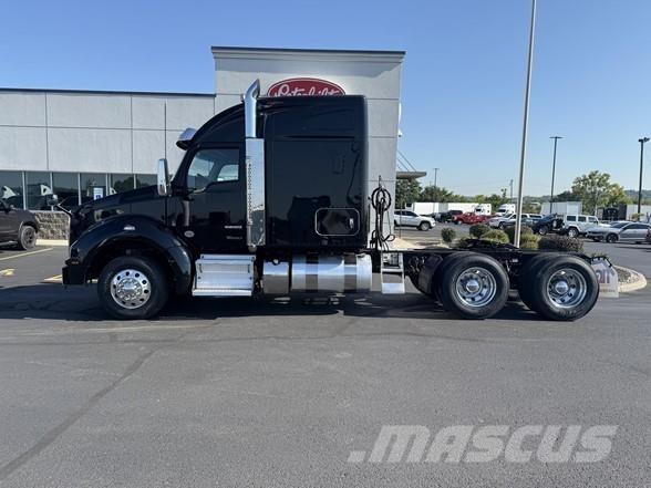 Kenworth T880 Truck Tractor Units