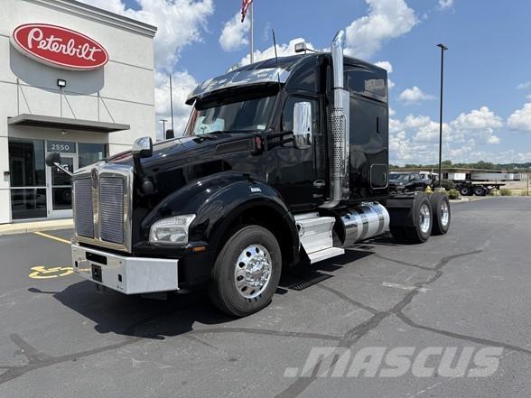 Kenworth T880 Truck Tractor Units