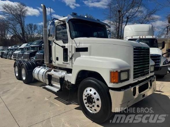 Mack PINNACLE CHU613 Truck Tractor Units