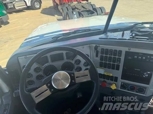 Mack PINNACLE CHU613 Truck Tractor Units