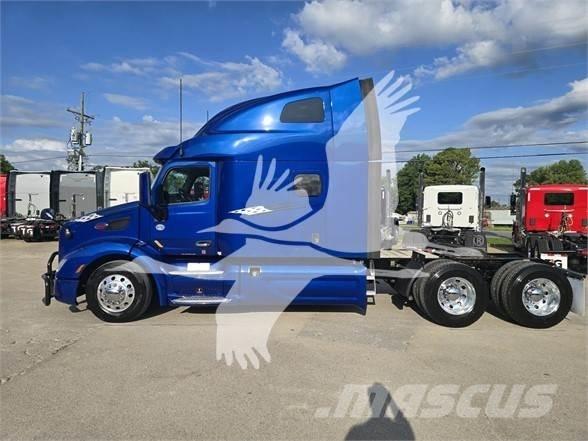 Peterbilt 579 Truck Tractor Units
