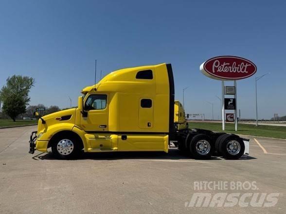 Peterbilt 579 Truck Tractor Units