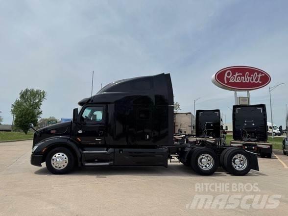 Peterbilt 579 Truck Tractor Units