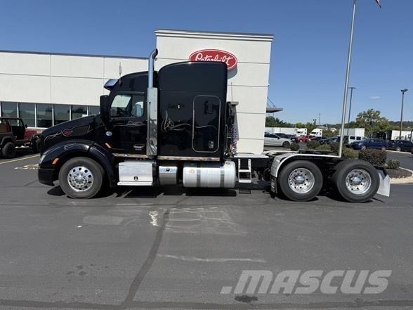 Peterbilt 579 Truck Tractor Units