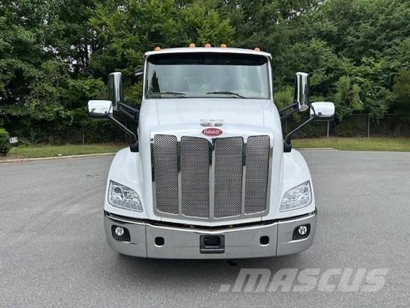 Peterbilt 579 Truck Tractor Units
