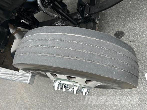 Peterbilt 579 Truck Tractor Units