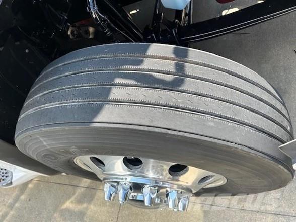 Peterbilt 579 Truck Tractor Units