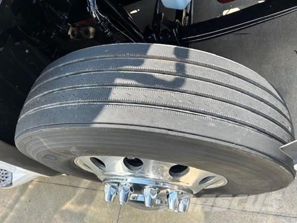 Peterbilt 579 Truck Tractor Units