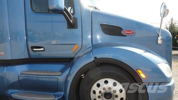 Peterbilt 579 Truck Tractor Units