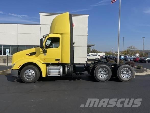 Peterbilt 579 Truck Tractor Units