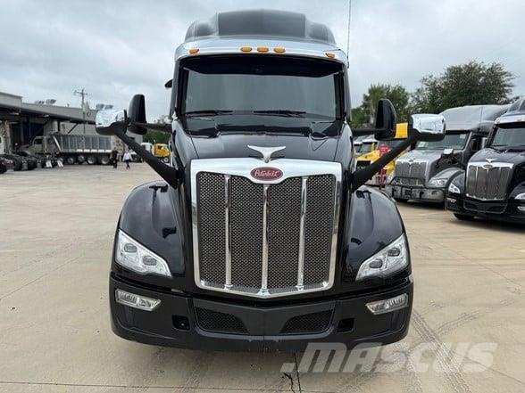 Peterbilt 579 Truck Tractor Units