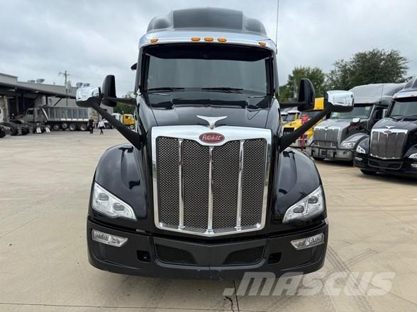 Peterbilt 579 Truck Tractor Units