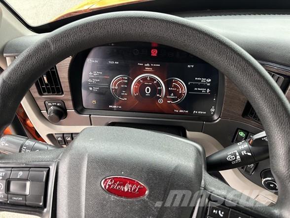 Peterbilt 579 Truck Tractor Units