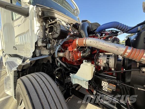 Peterbilt 579 Truck Tractor Units