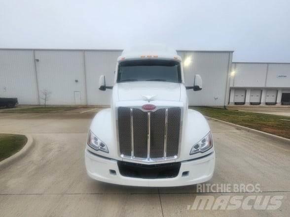 Peterbilt 579 Truck Tractor Units