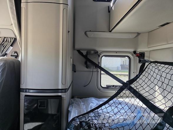 Peterbilt 579 Truck Tractor Units