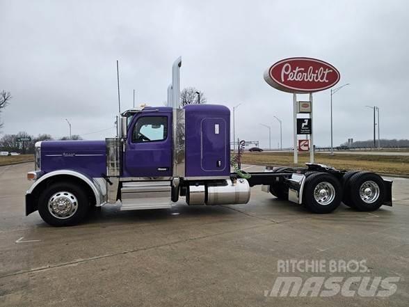 Peterbilt 589 Truck Tractor Units
