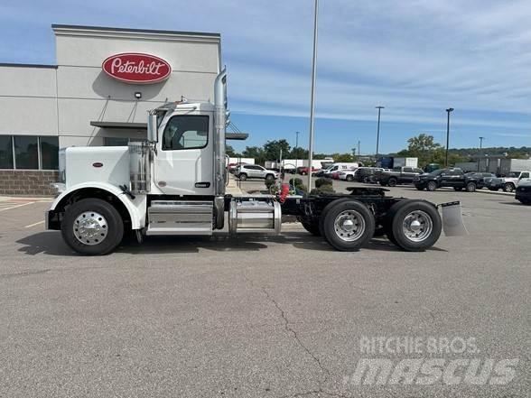 Peterbilt 589 Truck Tractor Units
