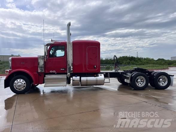 Peterbilt 589 Truck Tractor Units