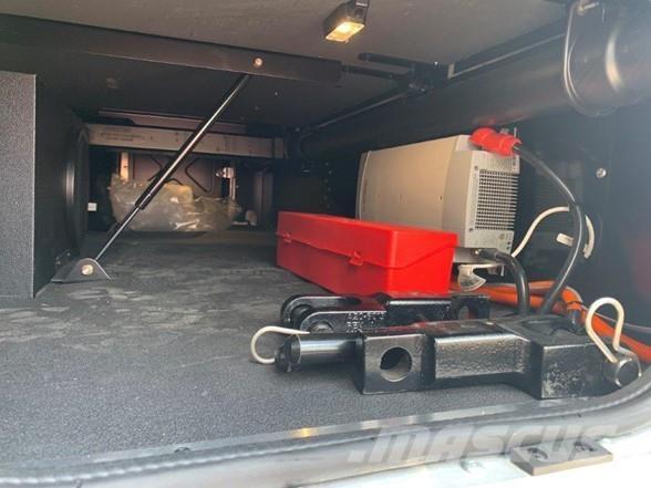 Peterbilt 589 Truck Tractor Units