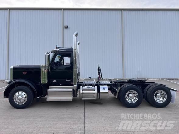 Peterbilt 589 Truck Tractor Units