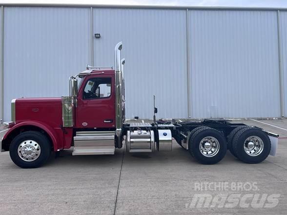 Peterbilt 589 Truck Tractor Units