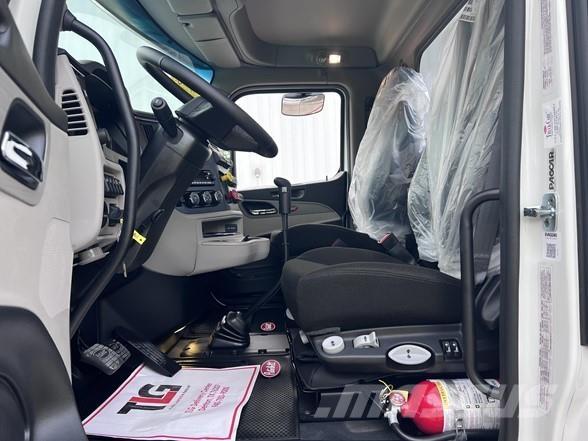 Peterbilt 589 Truck Tractor Units