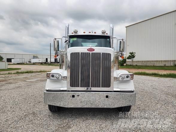 Peterbilt 589 Truck Tractor Units