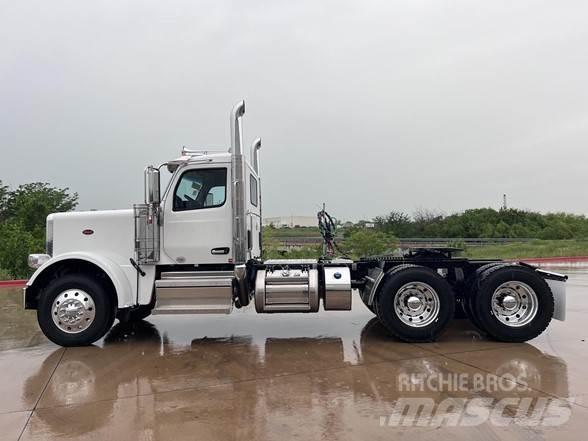 Peterbilt 589 Truck Tractor Units