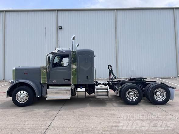 Peterbilt 589 Truck Tractor Units